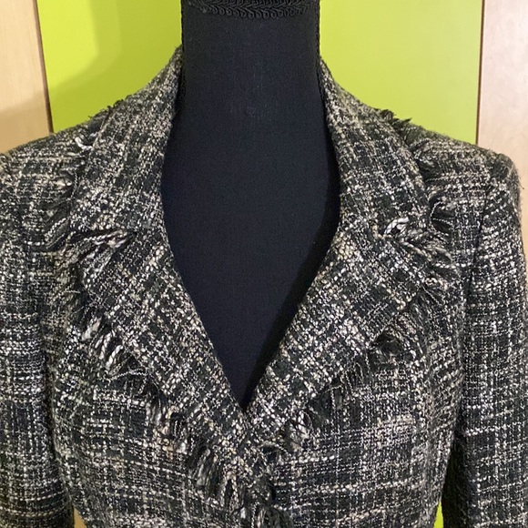 Le Suit Woman’s Skirt Suit - Picture 2 of 13